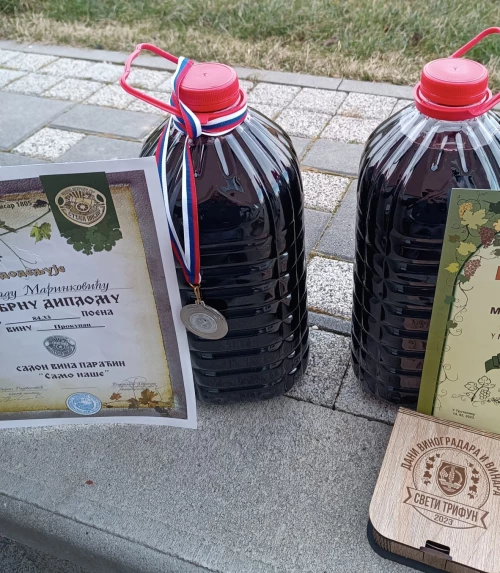 Cene i oglasi na pijacama